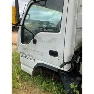 1991 ISUZU NPR ISUZU NPR, JALB4B1K8V7008661, Left Door Assembly, Front