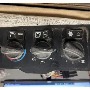 PETERBILT 387 Tractor Temperature Control